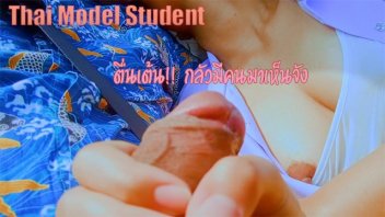 泰国大阴茎夹子 泰国护士，图为Xxx美丽的大乳房加上荡妇的阴茎 捉住司机的阴茎吸吮阴茎以换取车费。你可以问一下是否可以 泰语声音听起来真的很好听。
